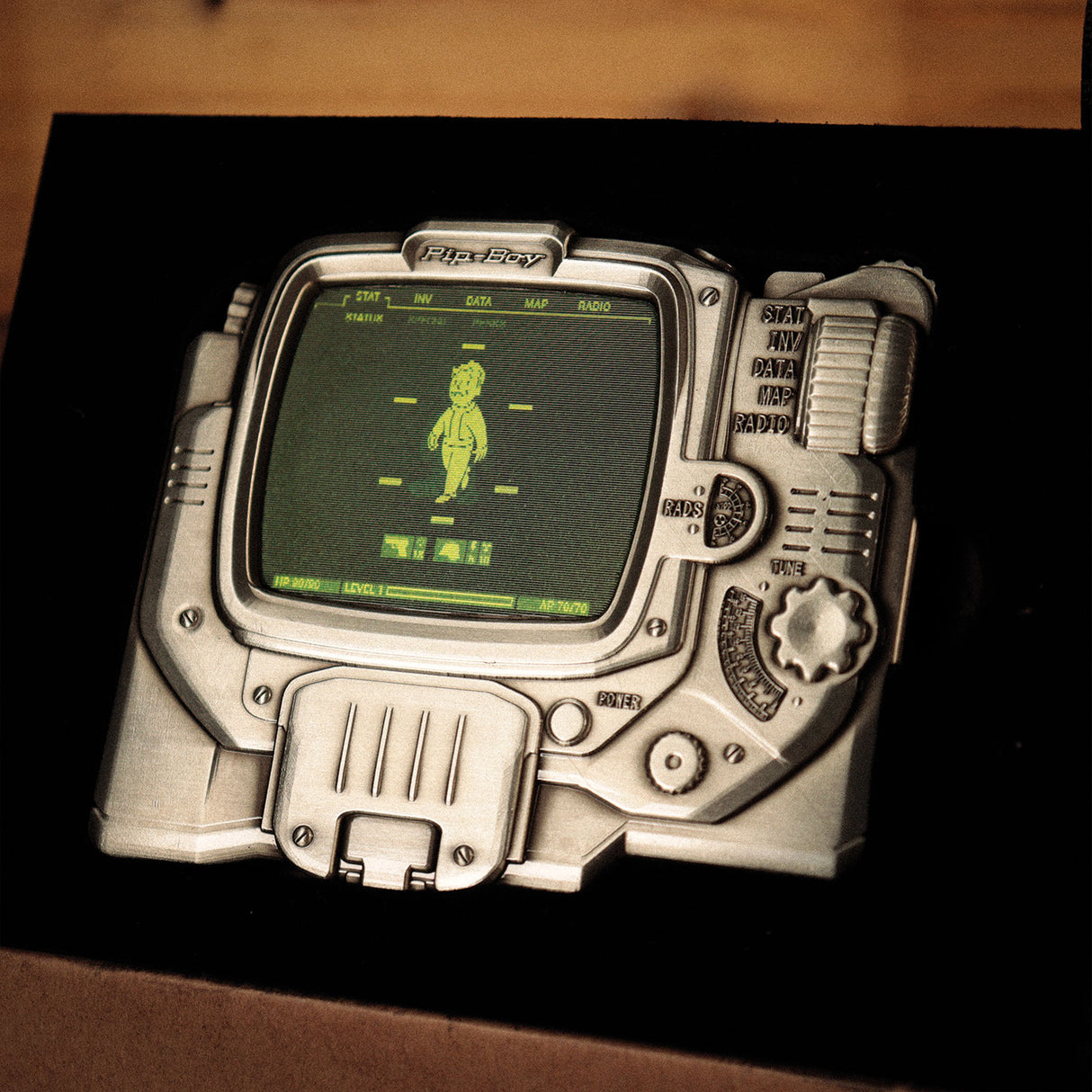 Fanattik Fallout Limited Edition PIP-BOY 3000 Mk IV Lenticular Metal Ingot