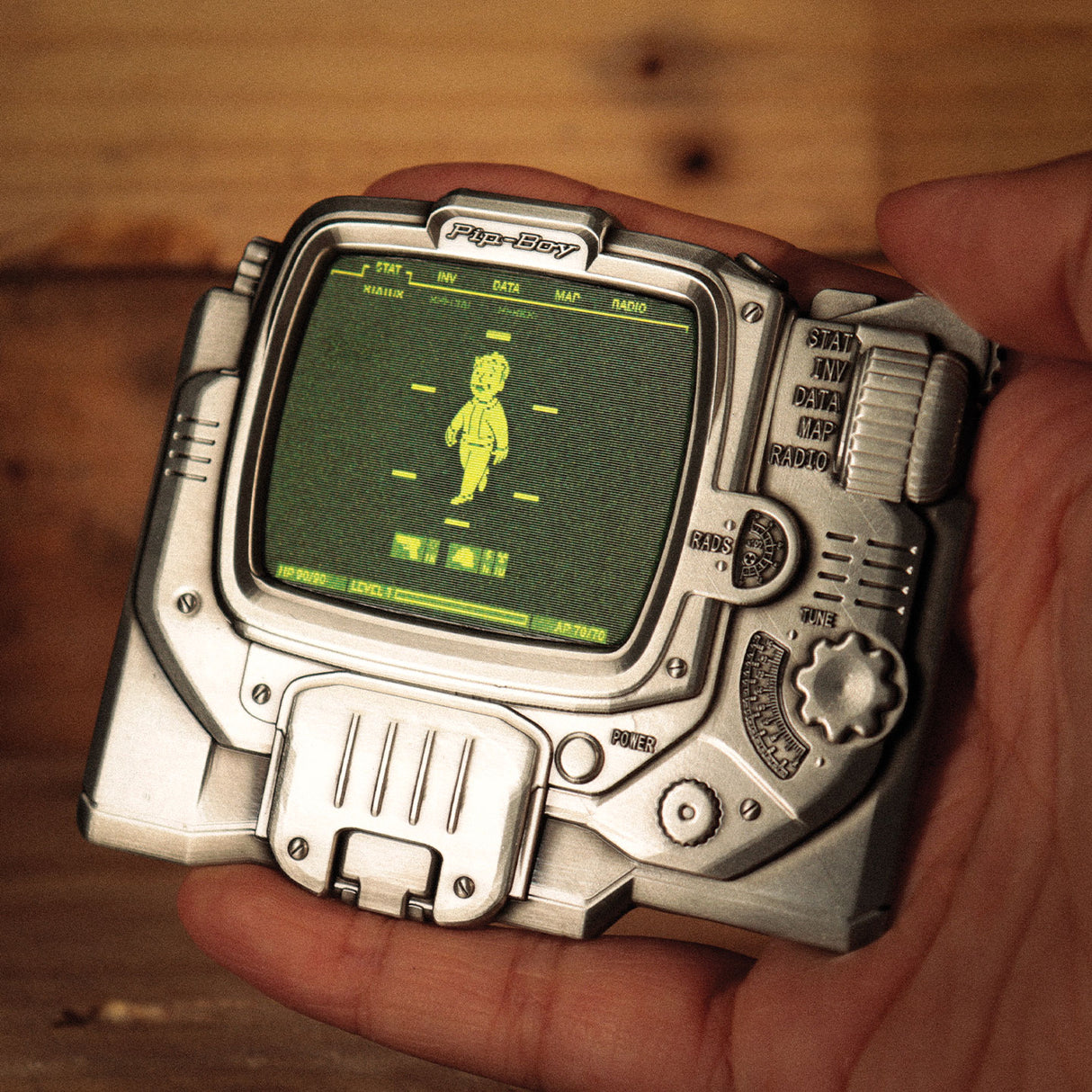 Fanattik Fallout Limited Edition PIP-BOY 3000 Mk IV Lenticular Metal Ingot