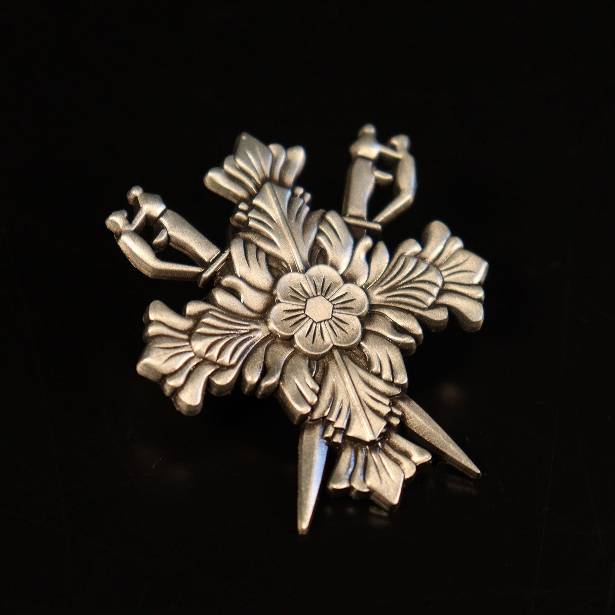 RESIDENT EVIL 8 VILLAGE | House Dimitrescu | Limited Edition Pin Badge