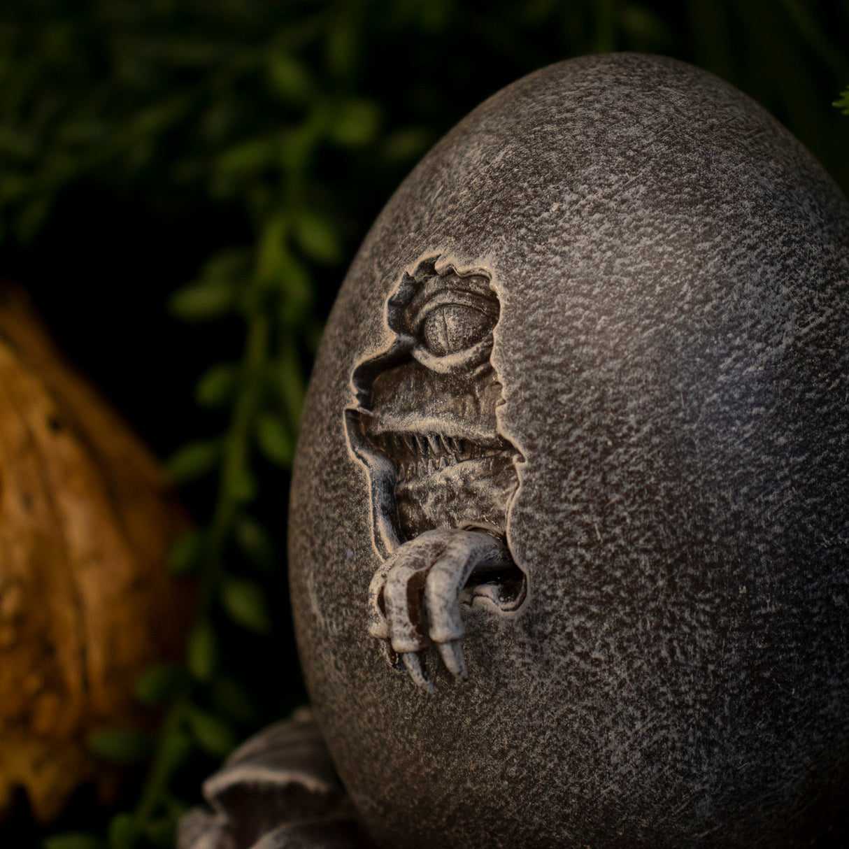 VELOCIRAPTOR EGG STATUE & REPLICA JOHN HAMMOND CANE | Jurassic Park
