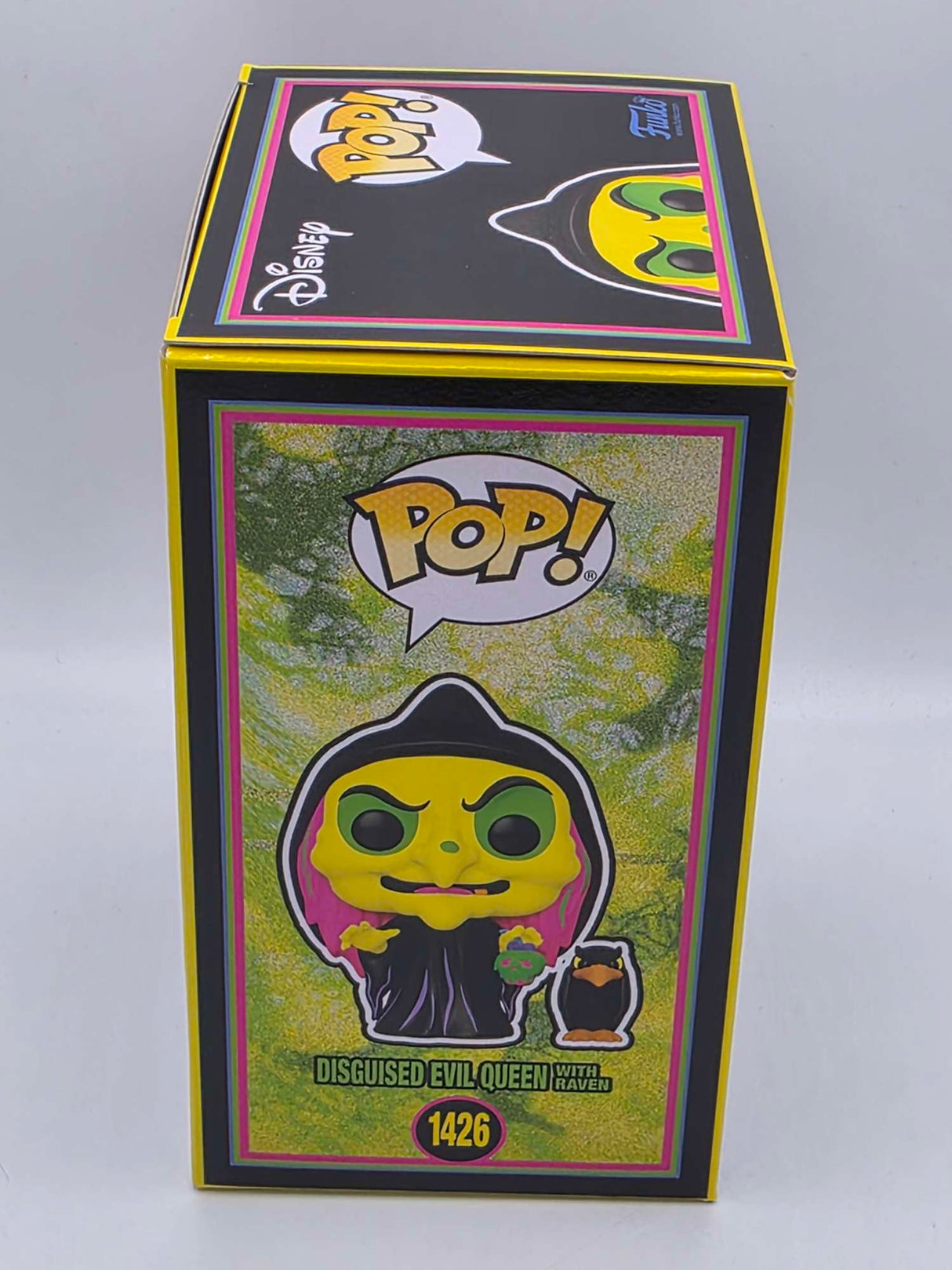 DISGUISED EVIL QUEEN (WITH RAVEN) | Blacklight | Funko Pop Disney Villains #1426