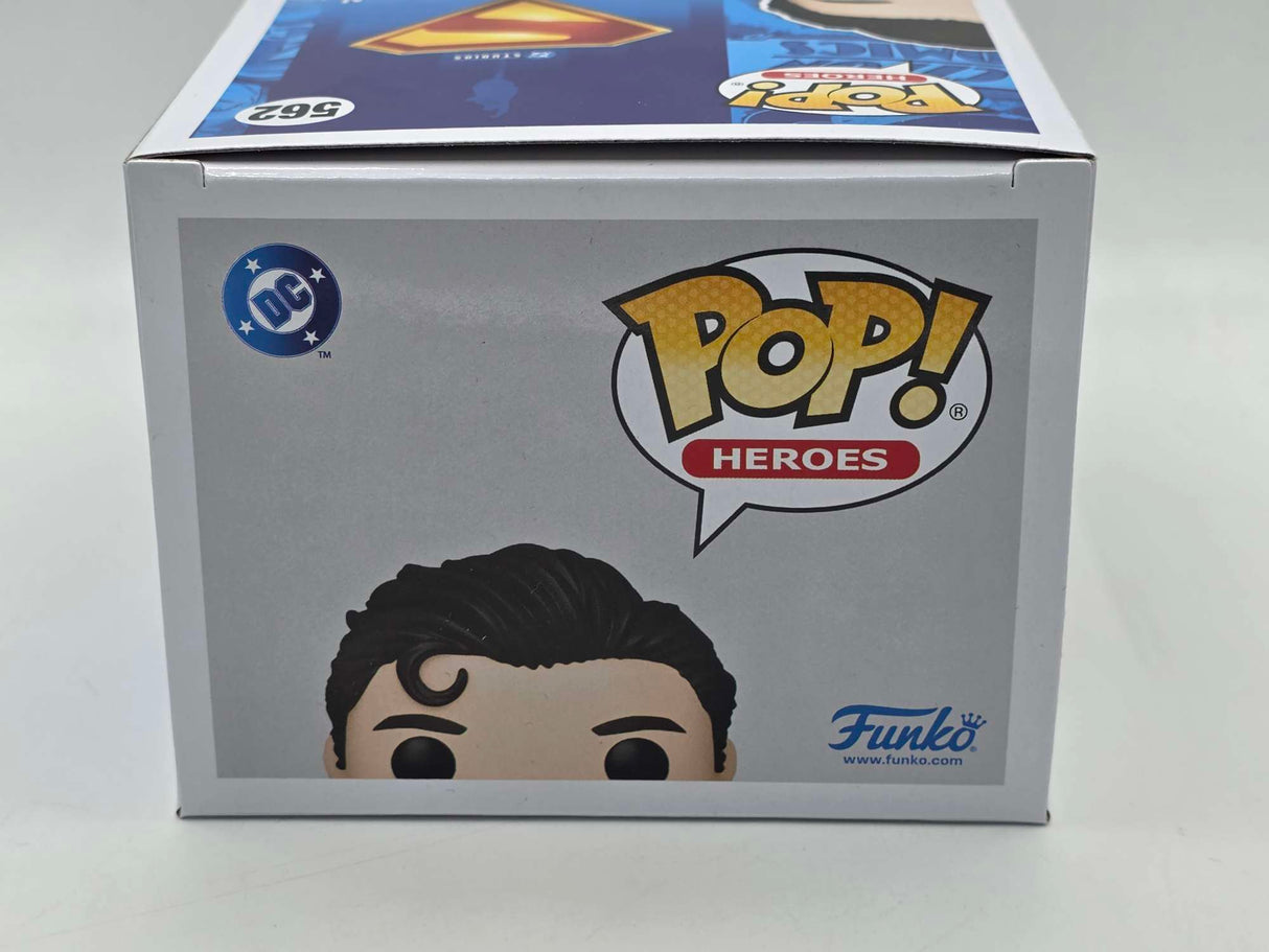 Slight Damaged Box | SUPERMAN (2025) | Funko Pop Heroes #562