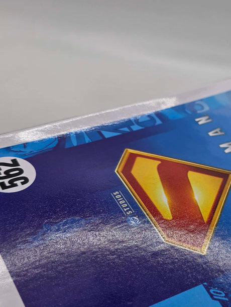 Slight Damaged Box | SUPERMAN (2025) | Funko Pop Heroes #562