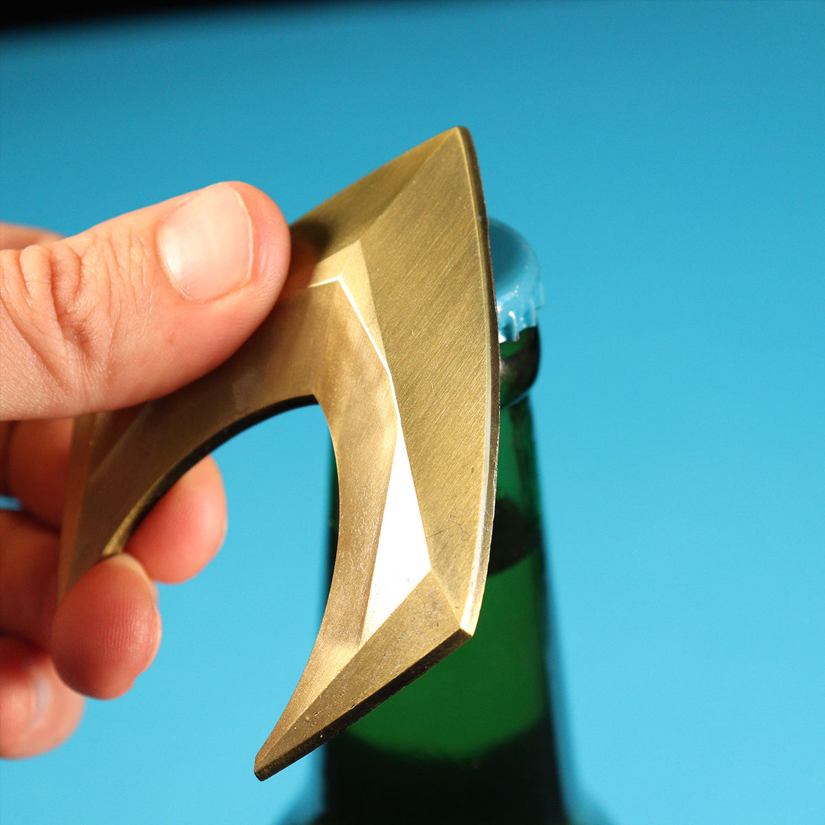 Fanattik DC: AQUAMAN Insignia Magnetic Metal Bottle Opener