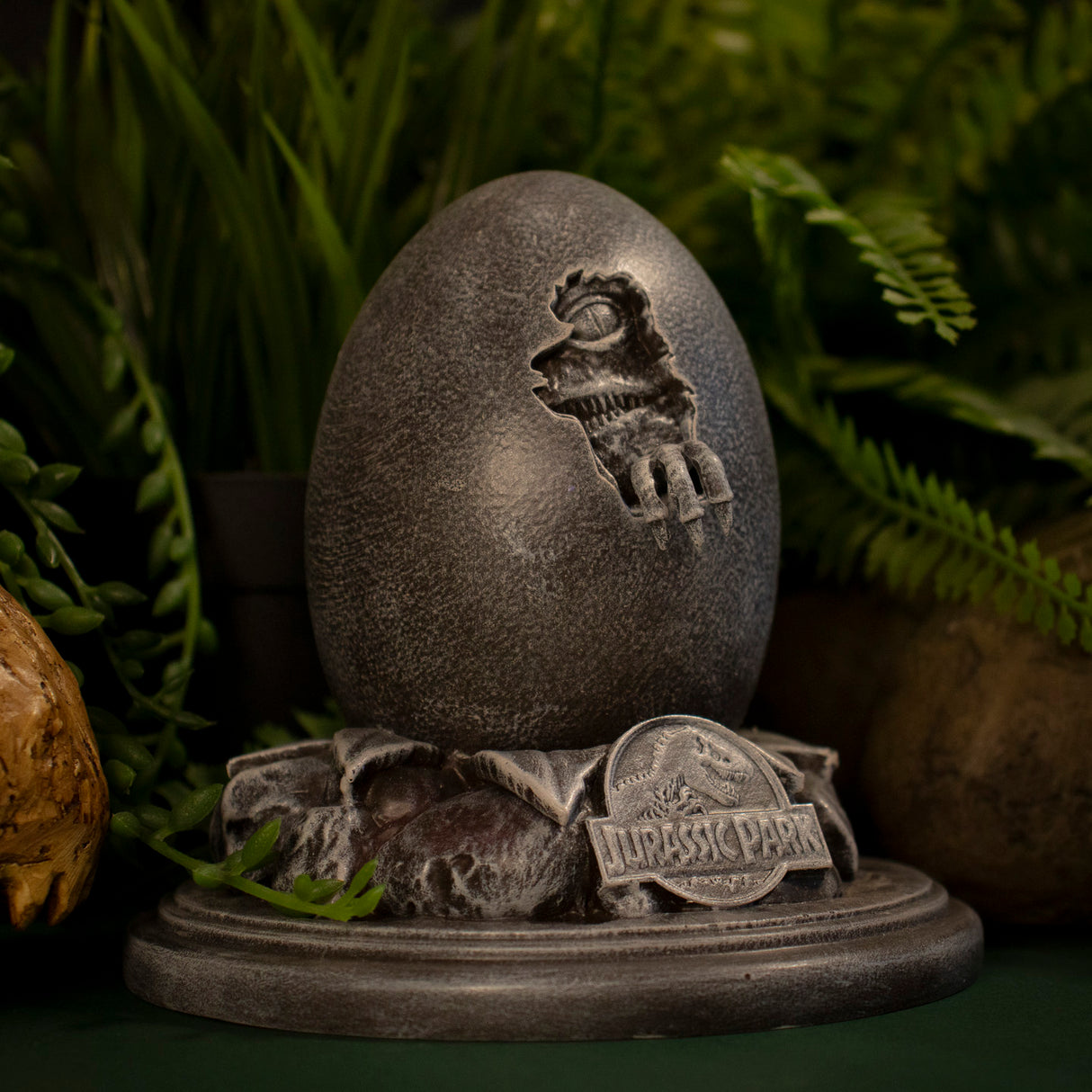 VELOCIRAPTOR EGG STATUE & REPLICA JOHN HAMMOND CANE | Jurassic Park