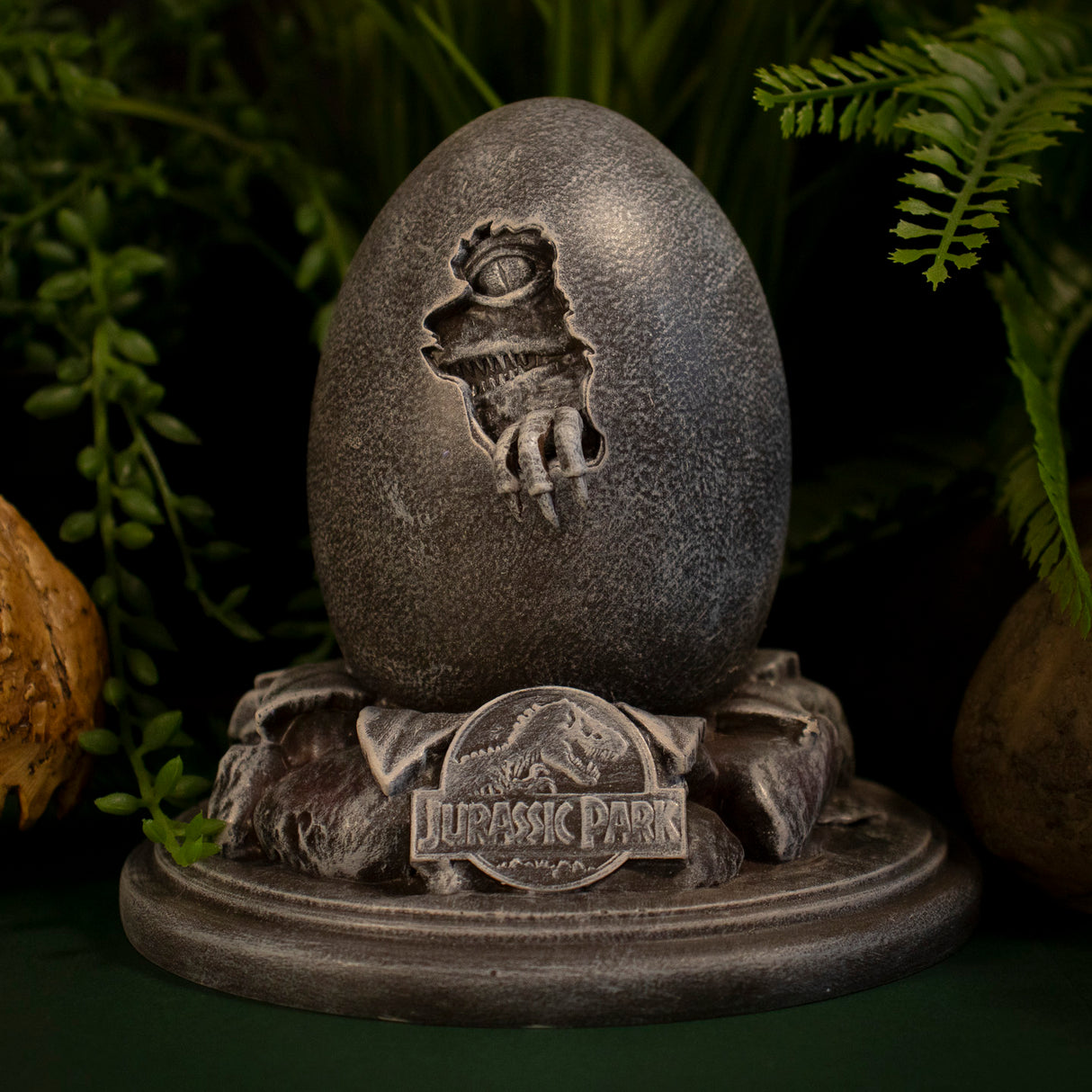 VELOCIRAPTOR EGG STATUE & REPLICA JOHN HAMMOND CANE | Jurassic Park