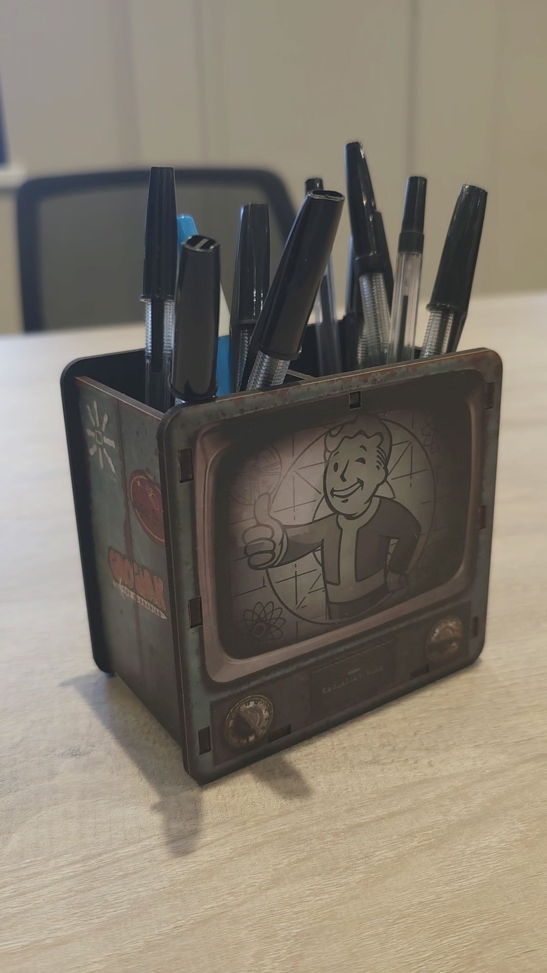 Fallout VAULT BOY Retro Television Limited Edition Desk Tidy