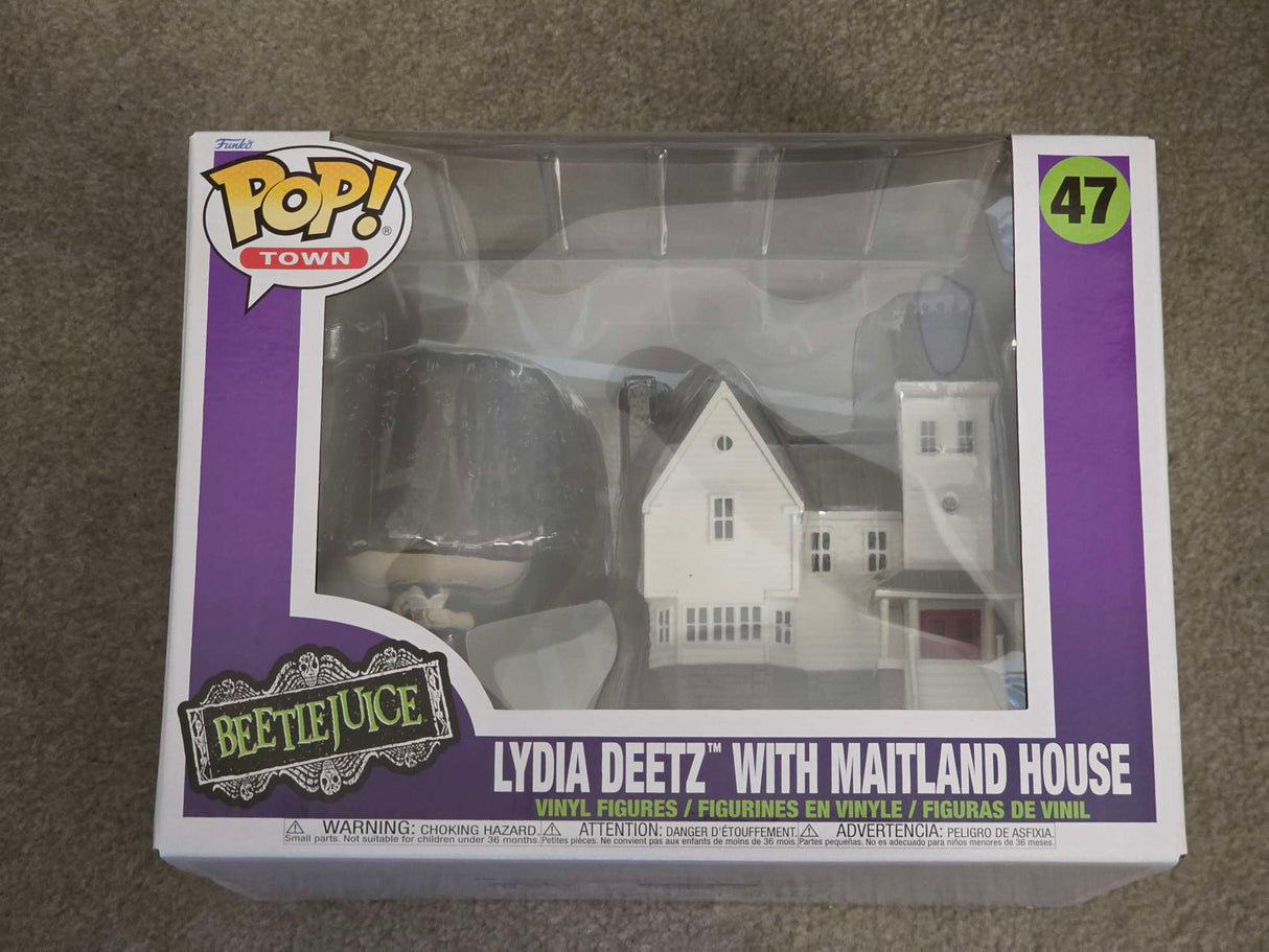 Slight Damaged Box | LYDIA DEETZ WITH MAITLAND HOUSE | Beetlejuice | Funko Pop Town #47