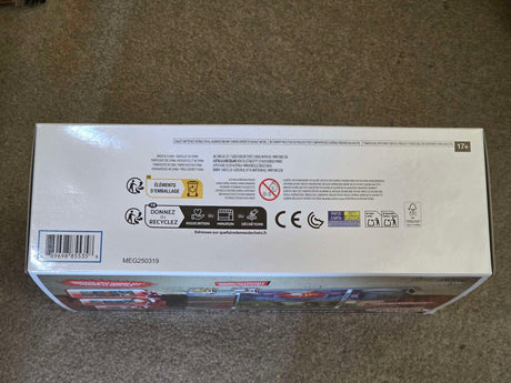 I.T. FUNHOUSE PLAYSET & 2 FIGURES | Display Case with Interior Scene & Storage | Funko Bitty POP! Boxes