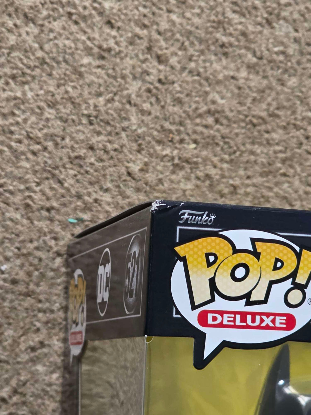 Damaged Box | BATMAN SOARING  | 85th Anniversary | Funko Pop Deluxe | #521