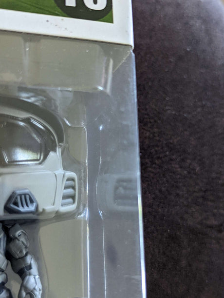 Damaged  Box Funko Pop Games - Halo - Spartan Mark VII with Shock Rifle #16 - Special Edition (6917416779876)